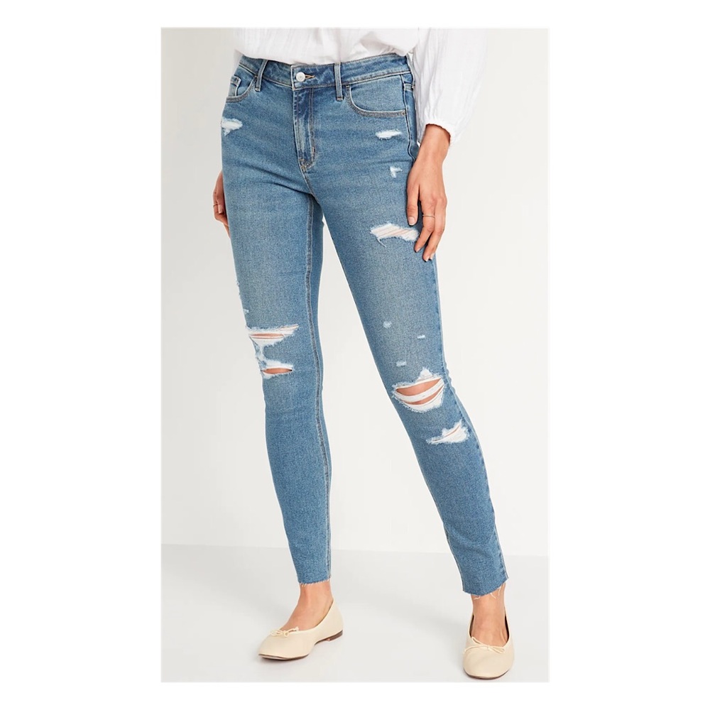 NWOT Old Navy Mid Rise Rockstar Ripped Cutoff Jeans